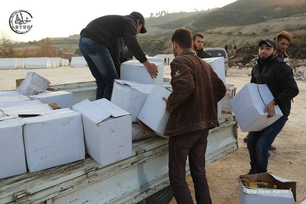 People building camps on #Syria-#Turkey border plus distribution of food package #Latakia #Syria 