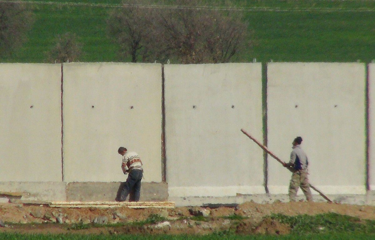 Efrîn: The Turkish Army continues to build walls outside of its borders