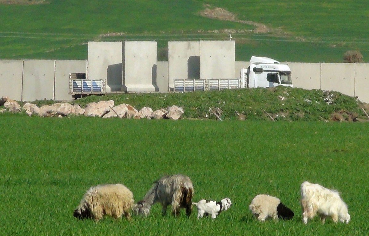 Efrîn: The Turkish Army continues to build walls outside of its borders