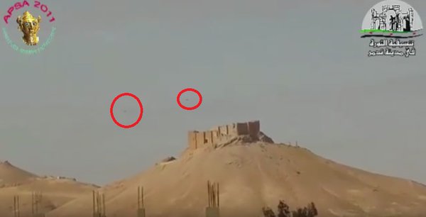 Syria: Russian gunships bombing IS positions at Palmyra castle