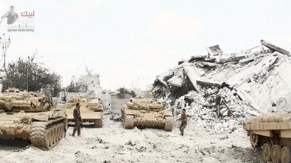 Two tanks SyAA T-72AVs and a BREM-1 in Jobar, late March 