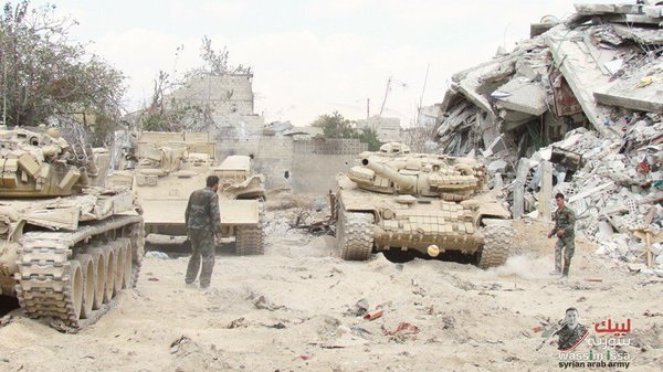 Two tanks SyAA T-72AVs and a BREM-1 in Jobar, late March 