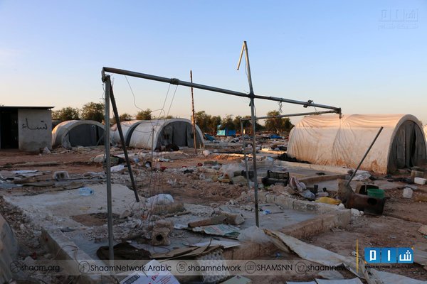 Empty, partially destroyed IDP camp in northern Syria after an ISIS raid. 100.000+ in and around Azaz now
