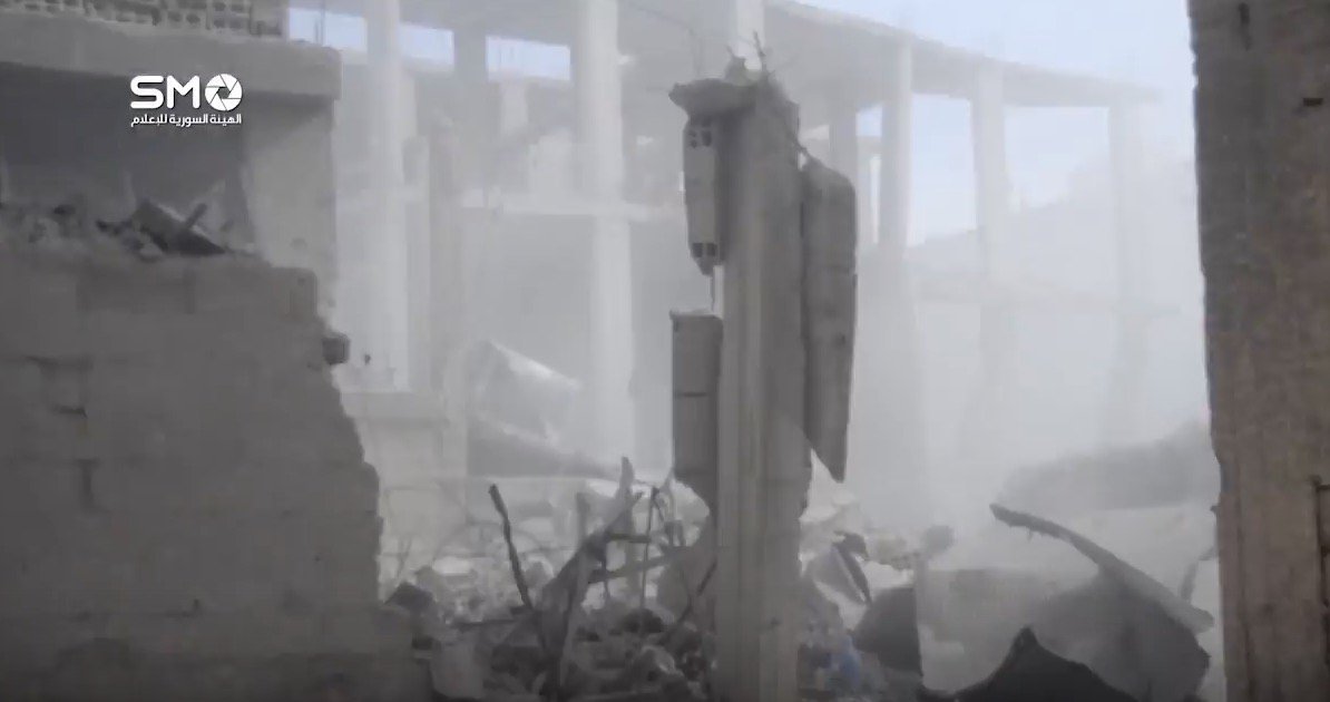 Video:  Heute Morgen werfen Syrische Luftwaffe Su-22 die Bomben auf Douma bei Damaskus