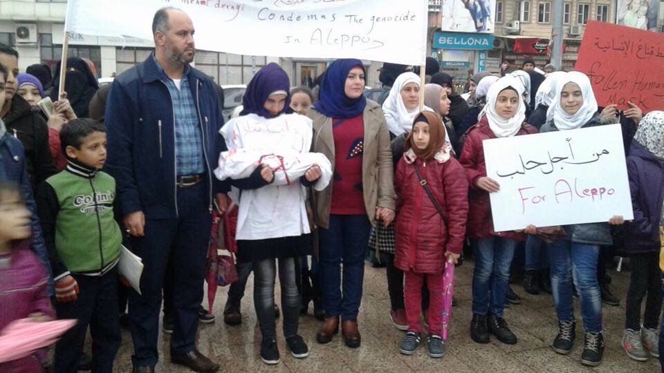 Demo in Turkey's Kilis. Syrian nationals in solidarity with Aleppo #StandWithAleppo #breakingAleppo  