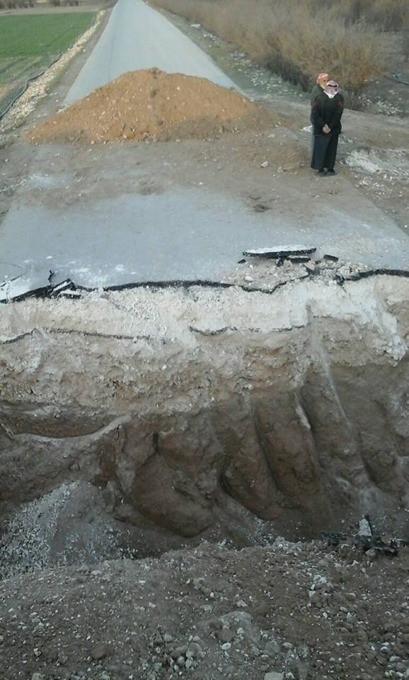 Kurdish YPG digging large trench system around Manbej  