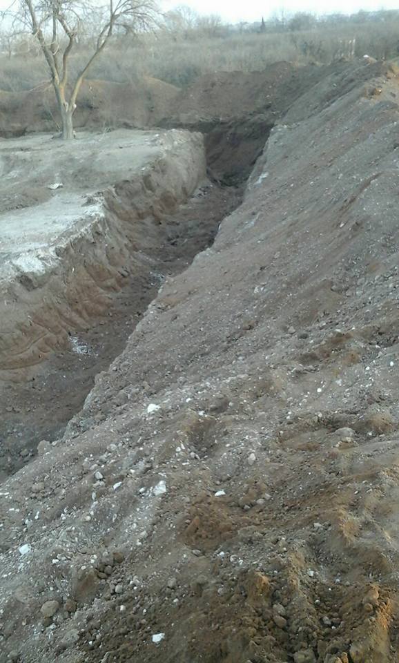 Kurdish YPG digging large trench system around Manbej  