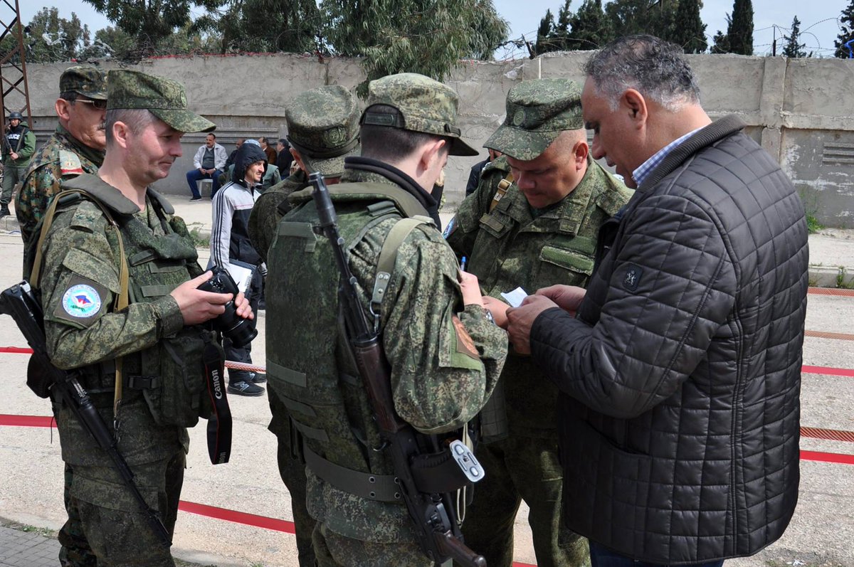 Russian military police ensuring security in Al Waer neighborhood, Homs - Syria today