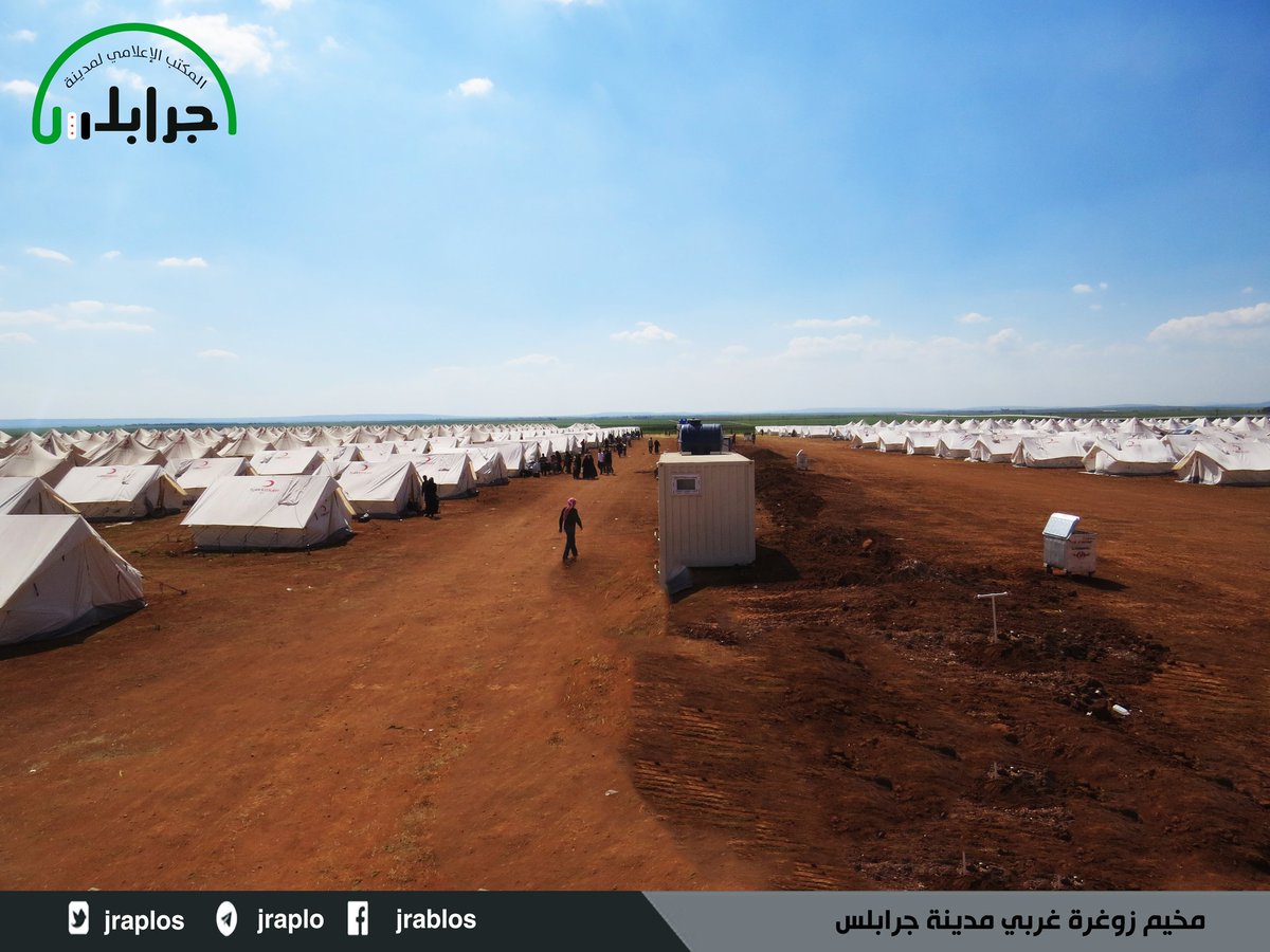 Turkish Red Crescent (.@RedCrescentTR) set up more tents at a refugee camp west of Jarabulus (Northern Aleppo countryside) for displaced Syrians.