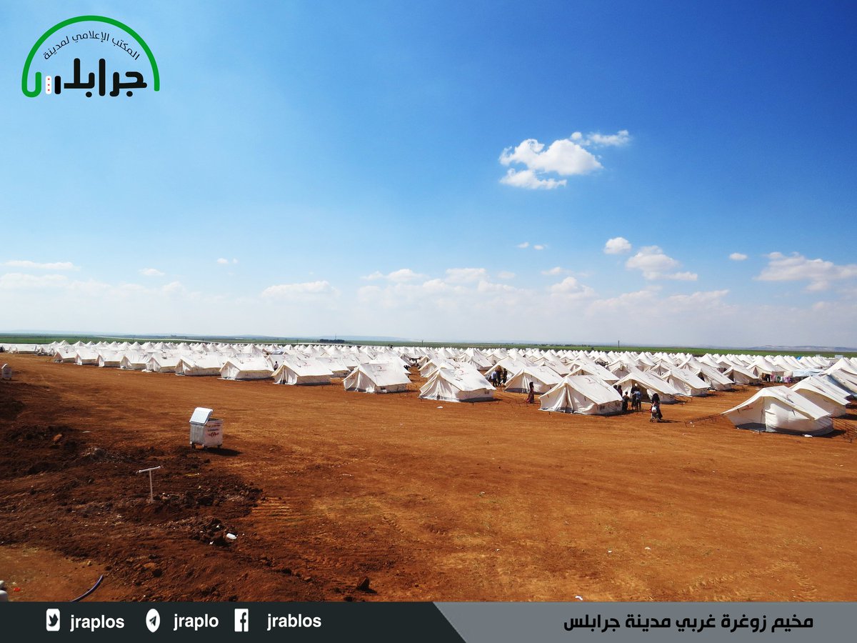 Turkish Red Crescent (.@RedCrescentTR) set up more tents at a refugee camp west of Jarabulus (Northern Aleppo countryside) for displaced Syrians.