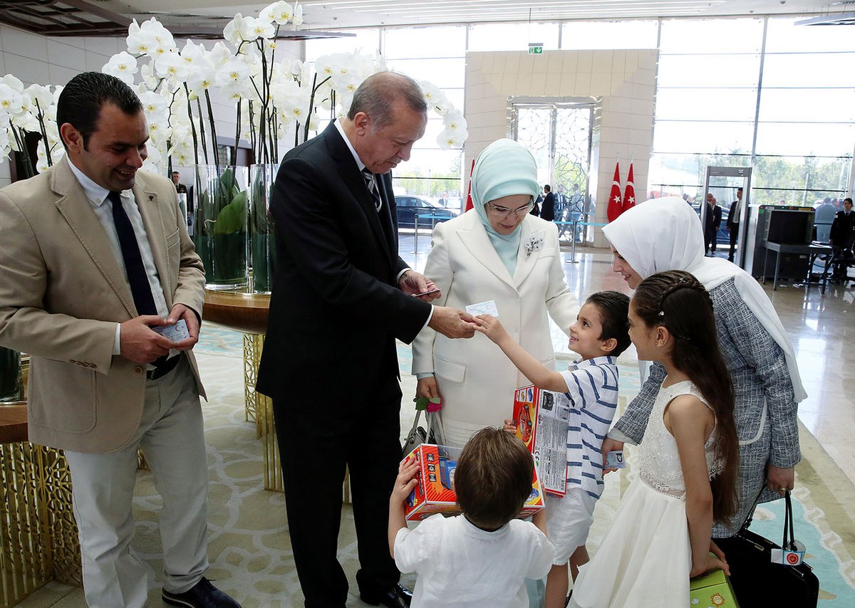 Turkish President Erdoğan hands over Turkish citizen IDs to .@AlabedBana and her family in Ankara, making them new Turkish citizens.