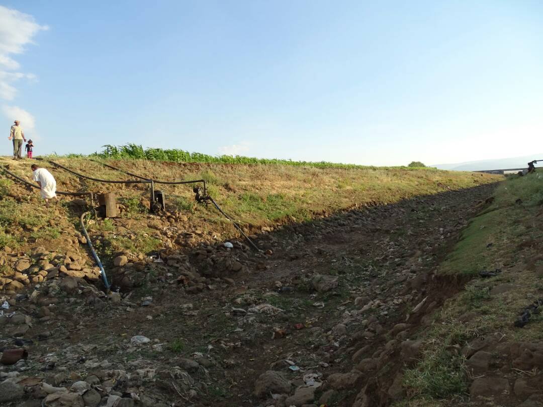 Dry waterways, dying fields in besieged al-Houleh region of northern Homs as water cuts cause growing irrigation crisis