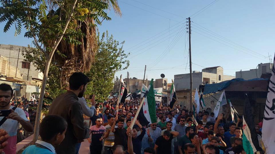After masses came out to protest against Hay'at Tahrir al-Sham today in Saraqeb, Idlib, fighters from the group retreated from the town.  