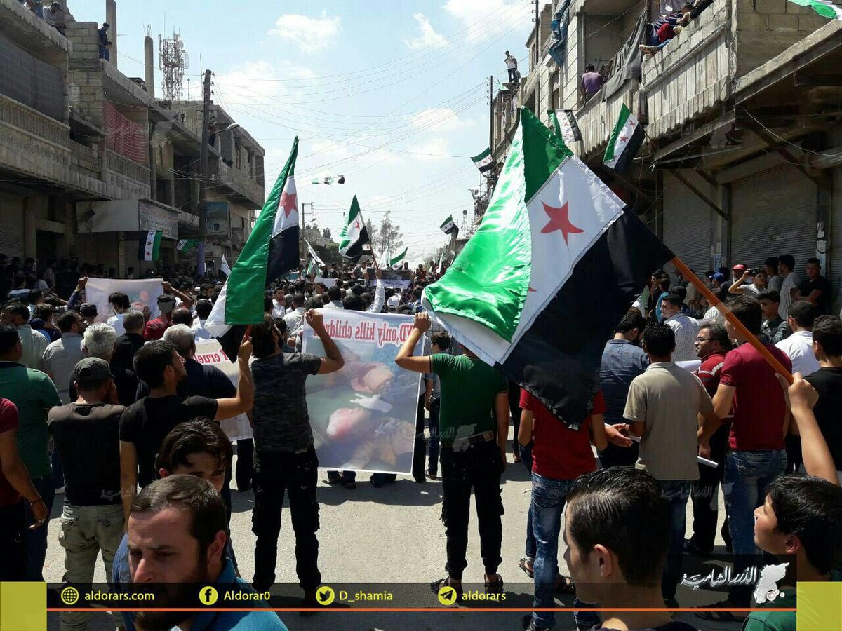 Alepo: La gente en Azaz llamando a  FSA y al ejército turco para lanzar la ofensiva Afrin contra YPG.