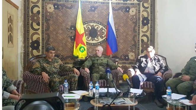 Les officiels  militaires russes et YPG ont tenu un point de presse conjoint sur la lutte contre les EI