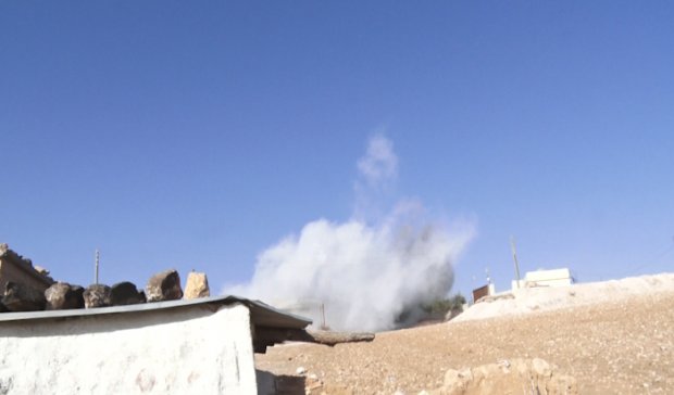 Turkish Artillery Shelling YPG Positions in Aşme Village West to Kobani.   