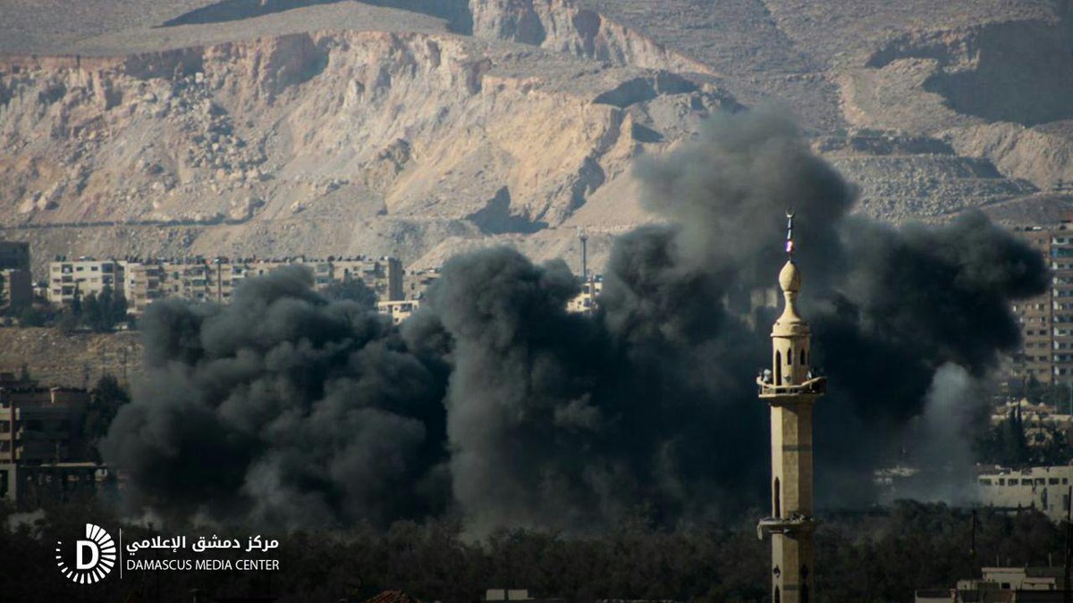 Eastern Damascus: government trying to advance in orchards between Harasta and Duma while area is under heavy bombardment  