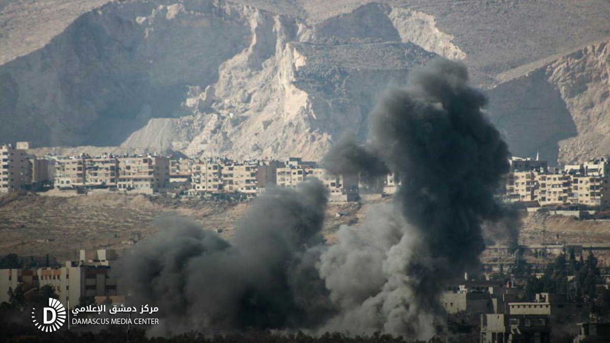 Eastern Damascus: government trying to advance in orchards between Harasta and Duma while area is under heavy bombardment  