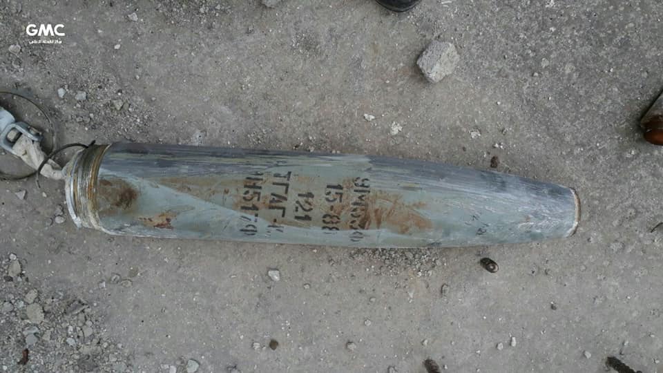 New type of UXO in Irbeen (Damascus suburb being assaulted by Assad's forces) today: 9N517F, the detachable chute-retarded HE warhead of the rare 9M53F 122 mm rocket. This one was produced in 1988, likely supplied from Russia recently