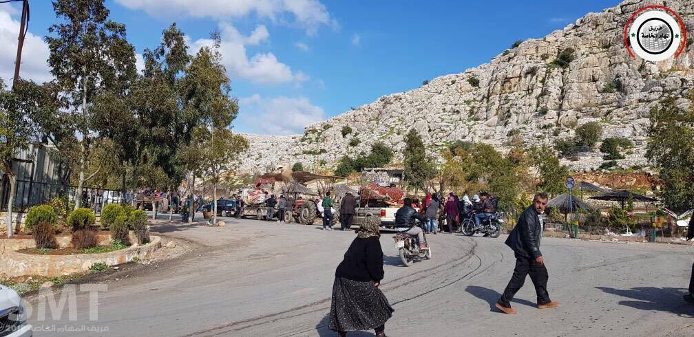 Des milliers d'habitants de la ville d'Afrin continuent de se déplacer vers les zones contrôlées par le gouvernement syrien