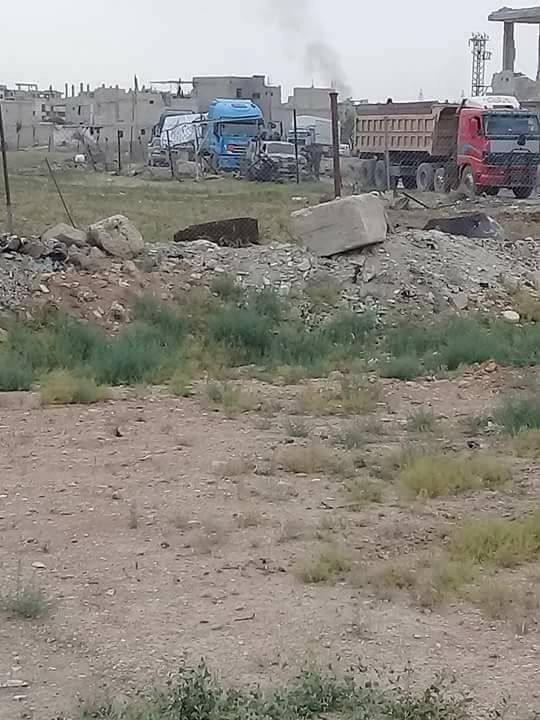 Assad's forces looting homes in the Palestinian Yarmouk camp.