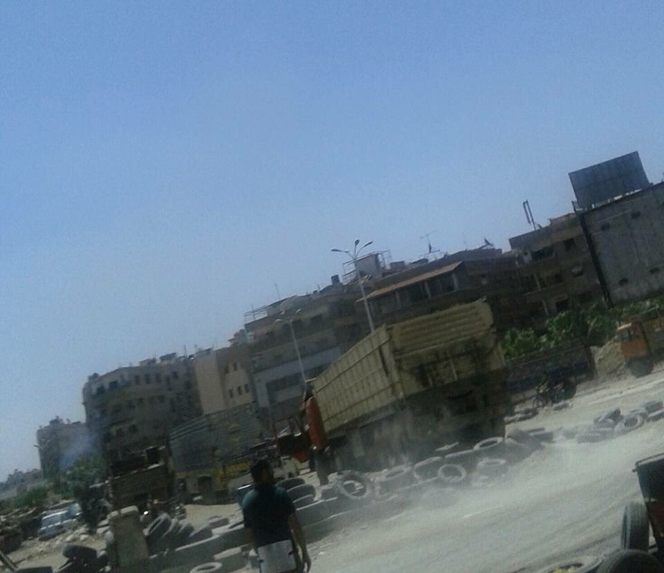 Assad's forces looting homes in the Palestinian Yarmouk camp.