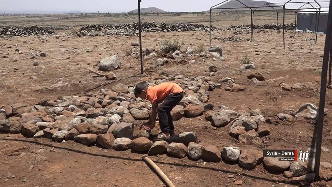 Photos: Children helping their families to build tent camps after displaced by Russian strikes on Daraa