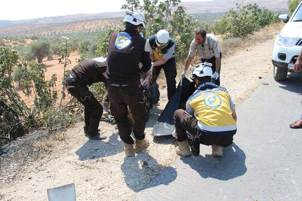 One civilian was killed Subhi Salloum by an unknown explosion in the road between Ariha and Mastomah in southern countryside of Idlib. WhiteHelmets teams rushed to the scene and worked to retrieve the victim, secured the area, and moveed the damaged vehicles to open the road.   