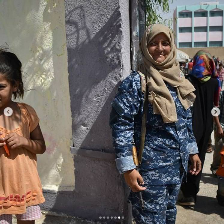 Arab SDF fighters providing security to Arab IDP's of DeirEzzor who fled from ISIS-occupied Hajin town to SDF areas.