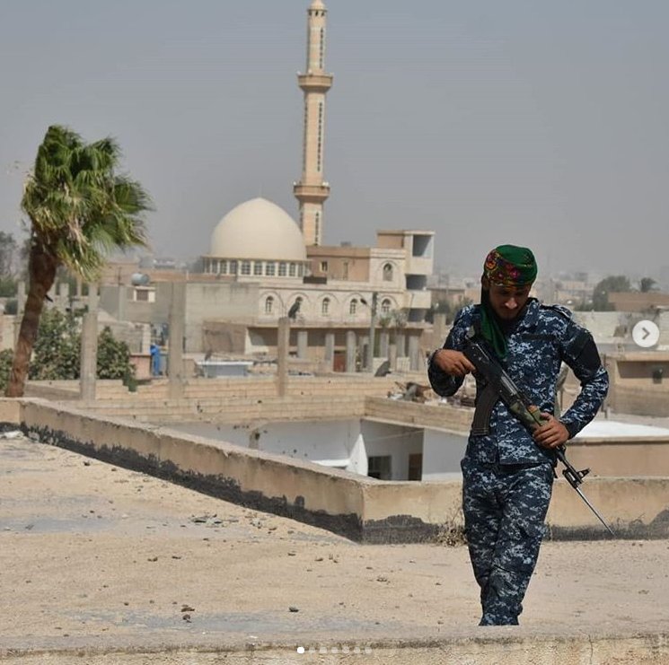 Arab SDF fighters providing security to Arab IDP's of DeirEzzor who fled from ISIS-occupied Hajin town to SDF areas.   