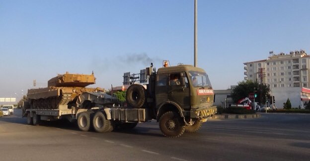 Turkish Army start to send new military reinforcements to Tall Refaat and Manbij region in Syria 