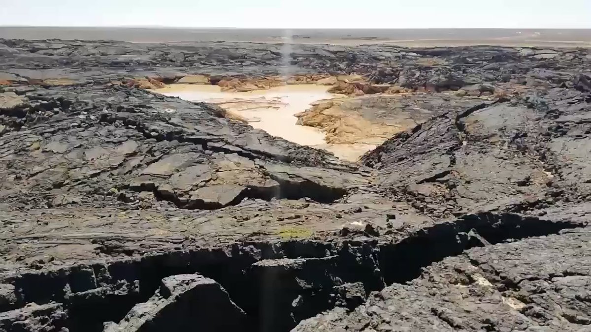 South Syria: video showing area seized from ISIS in Safa Volcanic Field (South-Eastern Damascus desert) including an important water point.    