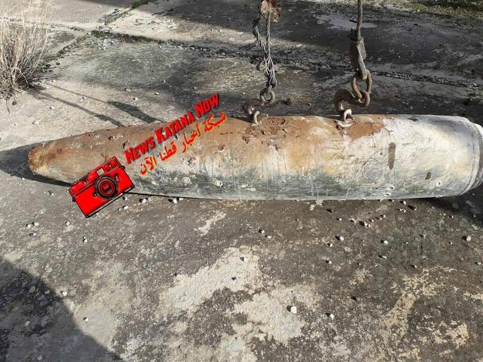 Syria: pretty rare remains of an Israeli bomb (MK-83) and what looks like a reconnaissance drone during latest wave of bombardment on Damascus province (from area of Qatana).   