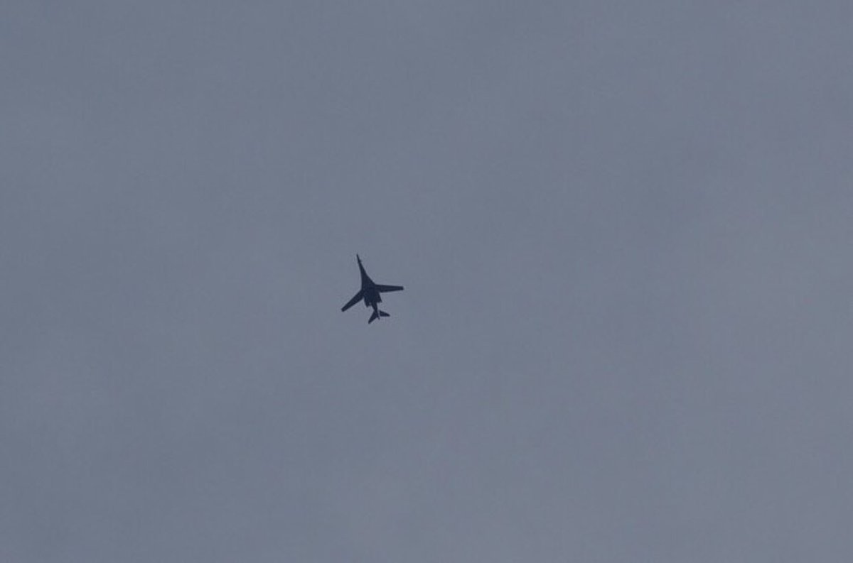 B-1B up in the air pounding Daesh 