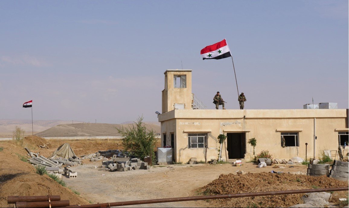 The deployment of SAA on the Turkish border in the city of Amûdê