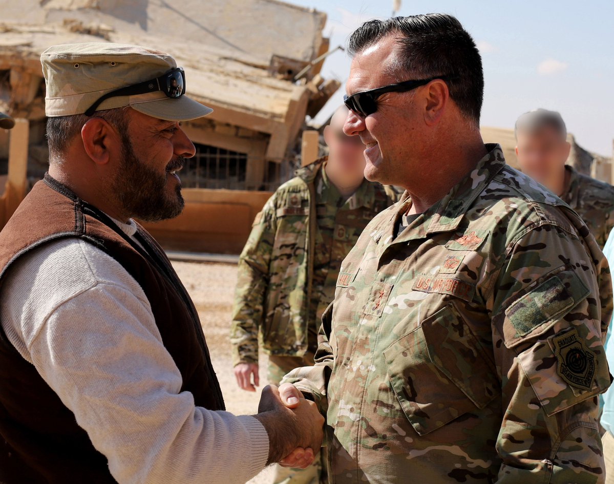 Major General Eric T.Hill ,@SOJTFOIR commander, meets with Gen. Al-Talah, commander of @MaghaweirThowra (MAT), at Al Tanf Garrison, Syria , to discuss the enduring Defeat_Daesh partnership between the MAT and Coalition_forces