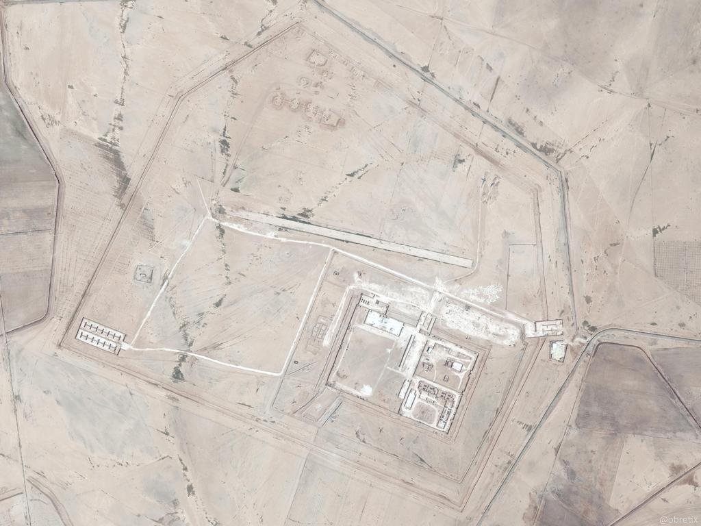 @obretix: Former Coalition military base at Tell Samean, north of Raqqa  turned into an IDP camp   (22 Aug 2020)
