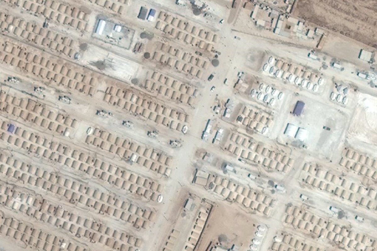 @obretix: Former Coalition military base at Tell Samean, north of Raqqa  turned into an IDP camp   (22 Aug 2020)