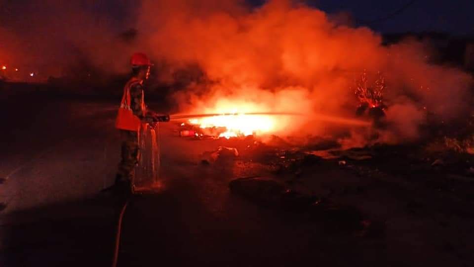 A source in the Civil Defense in Homs: Extinguishing a fire of industrial waste and weeds in the vicinity of the Spinning and Weaving Company on the Homs-Hama road