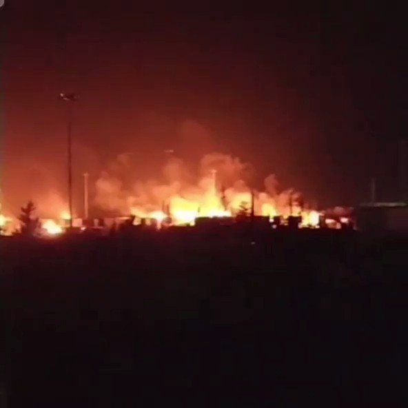 Much of Latakia port cargo unloading area is ablaze, 3-4 targets hit per @AndrewBritani