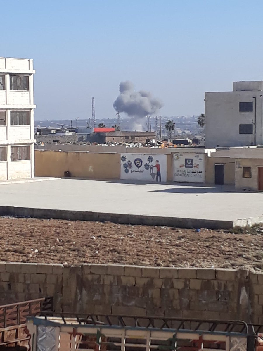 Russian warplanes target the vicinity of the city of Sarmin, east of Idlib