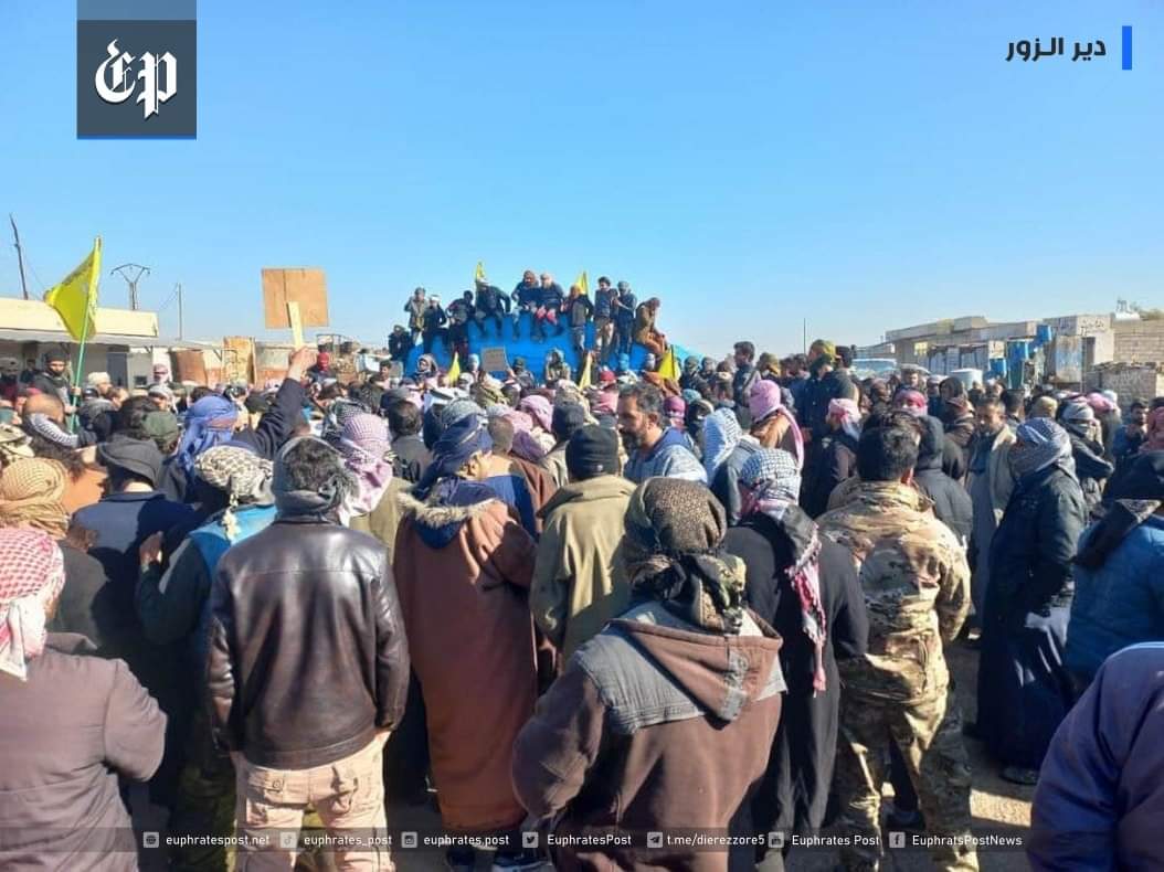 Deir ez-Zor, the northern countryside: Pictures from the demonstration that took place in the town of Al-Izbah this morning, to demand the exit of the government forces and the Iranian militias and an end to the suffering of 50,000 displaced people for years.