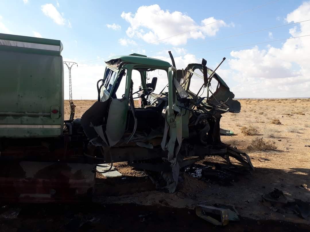 Eastern Syria: a tanker truck used to refuel SAA deployed in W. Deir ez-Zur desert was destroyed yesterday by an ISIS mine/IED near Kabajab. 2 wounded (soldier & driver)