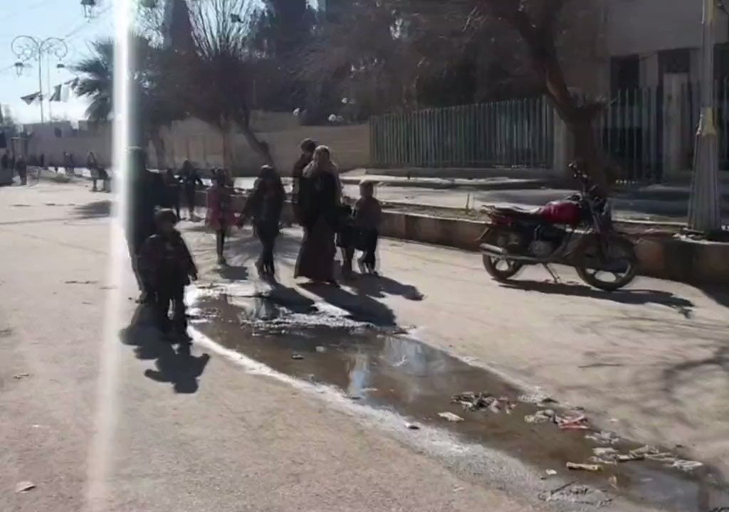 A circulating video of the displacement of people from some residential neighborhoods towards the security square of the Pro-Assad forces forces in the city of Al-Hasakah as a result of the ongoing clashes in Ghweran neighborhood