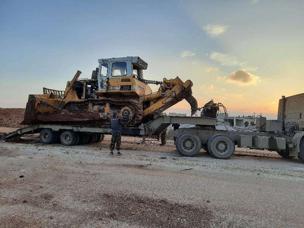 Syria: HTS seized a bulldozer last night from pro-Assad forces on Saraqeb front (E. Idlib). At least one soldier killed (from W. Hama) in clashes