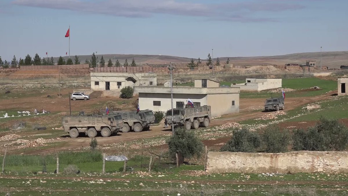 Russian-Turkish troops conducted the 93rd joint patrol in the western countryside of Syria's Kobani