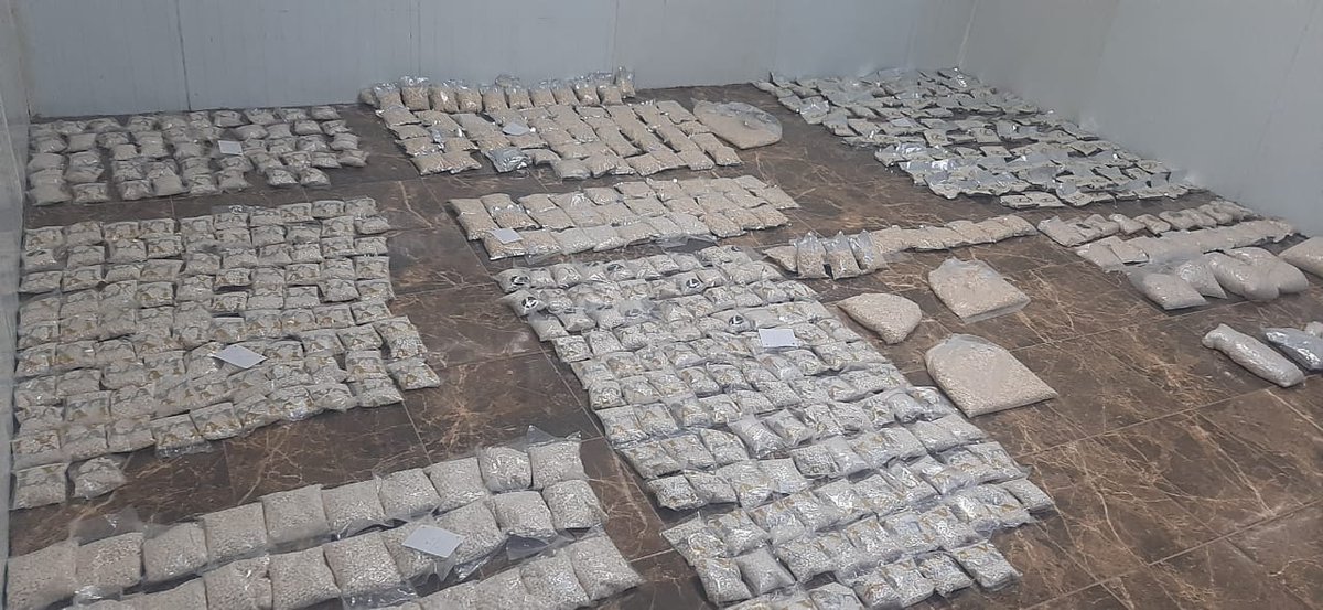 At dawn Jordanian forces thwarted an attempt by smugglers to cross the border from Syria. After clashes, they escaped leaving behind over 1 million Captagon pills, Hashish & weapons