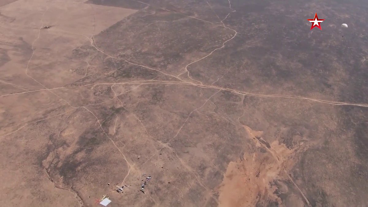 @obretix: Russian military instructors training SAA paratroopers south of Khanasir, with @UNHCRinSyria banners