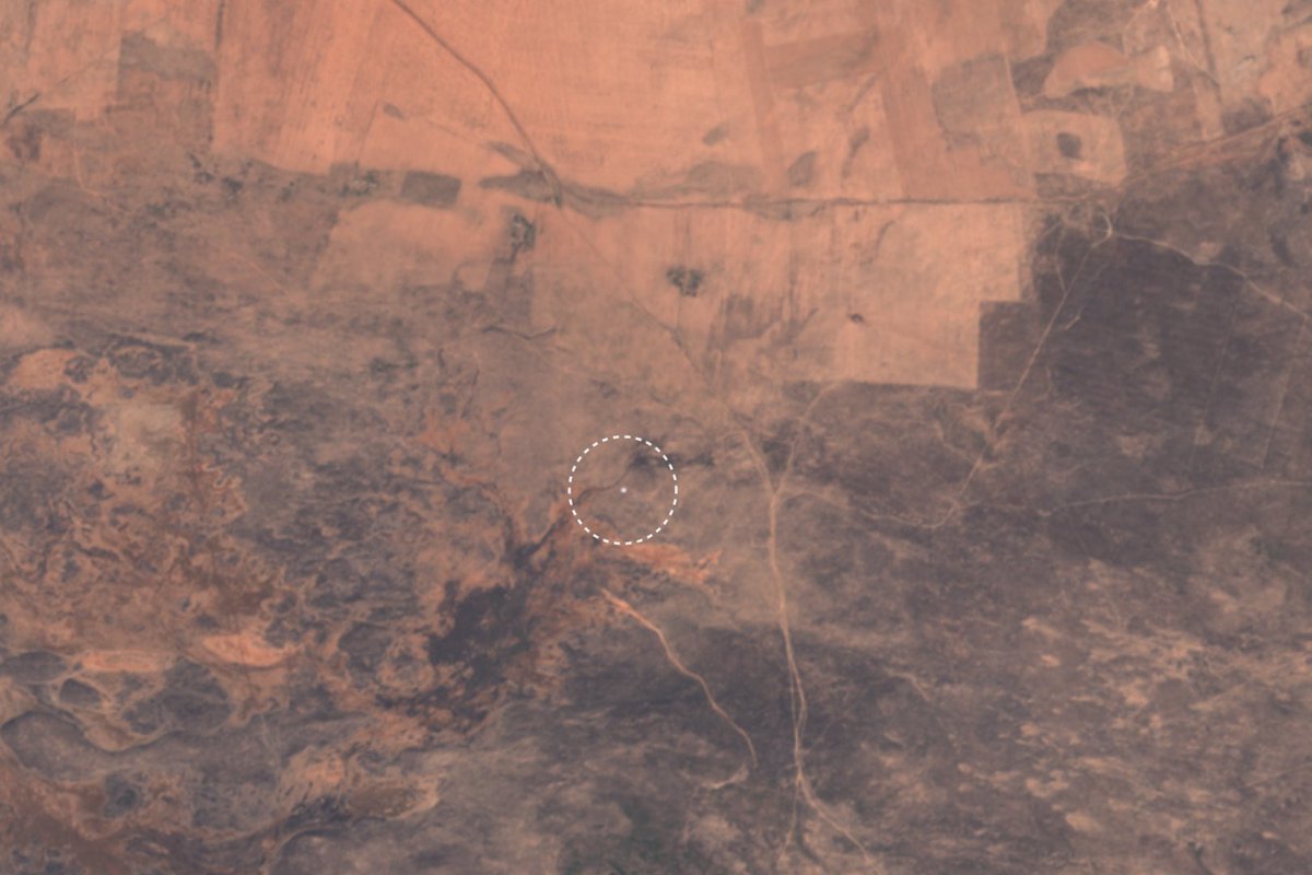 @obretix: Russian military instructors training SAA paratroopers south of Khanasir, with @UNHCRinSyria banners