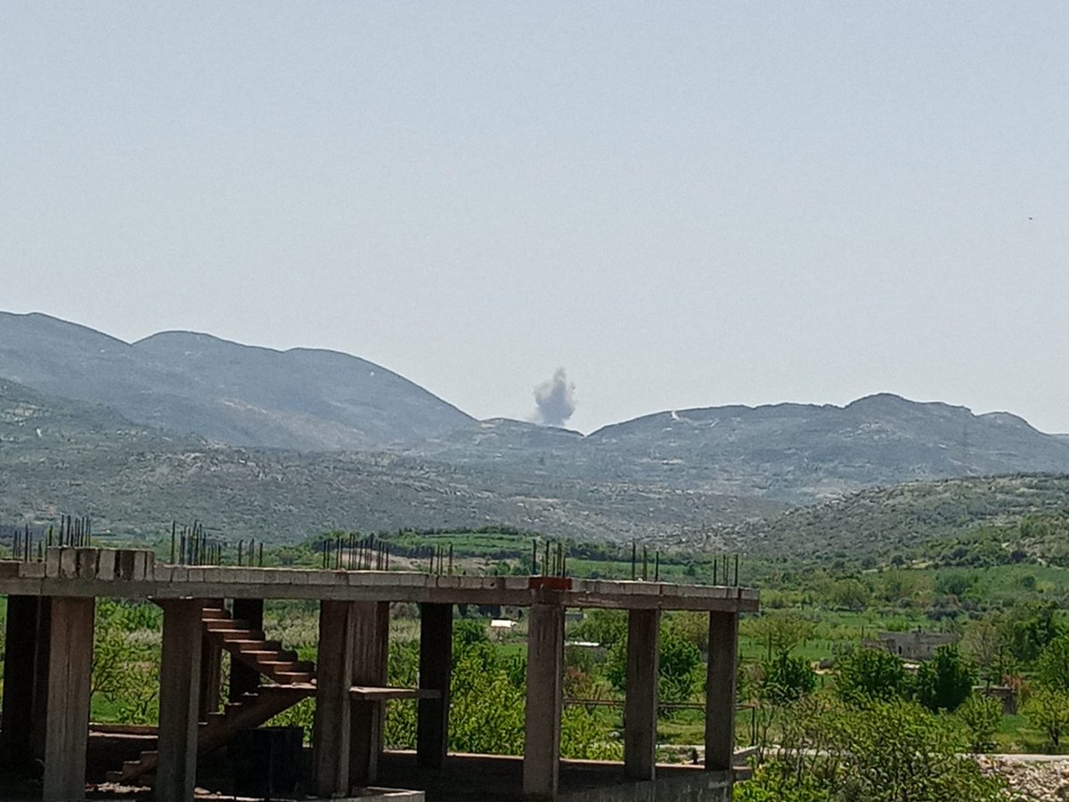 Russian air strikes target the Kabinah area in Lattakia countryside.
